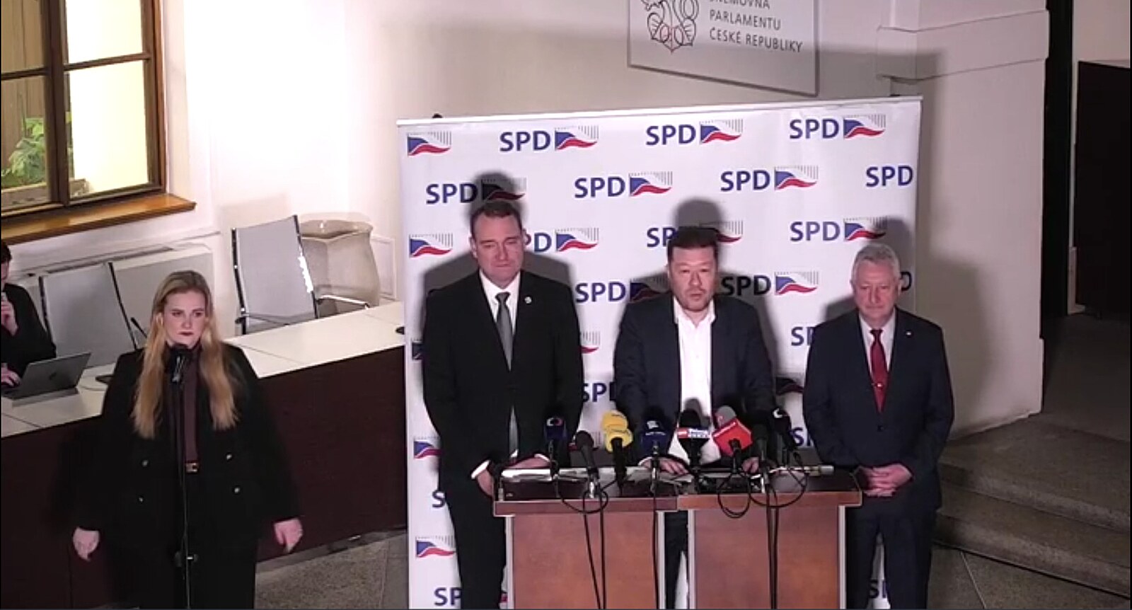 Okamura úkoloval, jak skončit v muniční iniciativě. Zůna i novináři museli mlčet