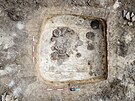 Neporu�en� komorov� hrob ze star�� doby �elezn�.