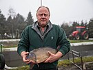 Chovatel ryb v Tova�ov� a Z�hlinic�ch na Zl�nsku Ji�� Zahradn��ek. (prosinec...