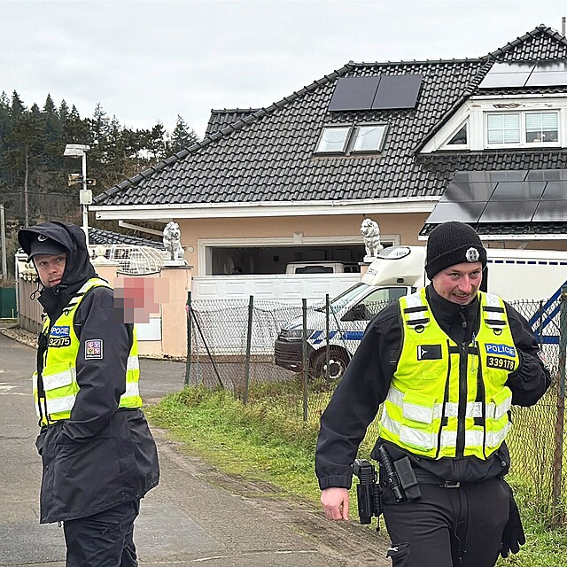 U domu Karlose V�moly zasahuje policie.