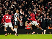 Patrick Dorgu (uprost�ed) oslavuje sv�j parádní gól.