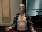 Robert Downey Jr. hrál v seriálu Sympatizant (2024) n�kolik r�zných postav....