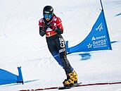 Zuzana Mad�rová dojí�dí v cíli paralelního slalomu v Davosu