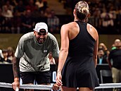 Aryna Sabalenková a Nick Kyrgios po vzájemném �Souboji pohlaví�