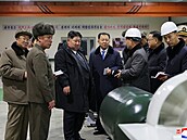 Severokorejský v�dce Kim �ong-un nav�tívil doky, kde KLDR podle státních médií...