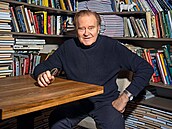 Ten den mu na parkovi�ti n�kdo od�el auto, ale vzal to úpln� v pohod�....