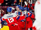 �e�tí junio�i se radují z gólu proti Kanad�.