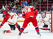 �e�tí junio�i tla�í na kanadskou branku.