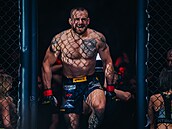 Patrik Kincl na Oktagonu 81 porazil Roba Puka�e na body.