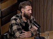 Hokejista Jan Piská�ek v po�adu Prodlou�ení moderátorky Terezy Goj�ové.