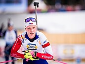 Markéta Davidová na trati stíhacího závodu.