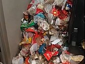 �ínský hrá� dva roky neoupstil hotelový pokoj. Takto t to vypadalo p�i jeho...