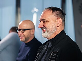 Jind�ich Trpi�ovský s asistentem Zde�kem Hou�teckým p�i podpisu nové smlouvy se...