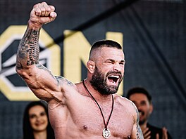 Karel Vémola, p�ezdívaný Terminátor, je nejznám�j�ím zápasníkem MMA v �esku,...
