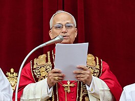 Pape� Lev XIV. p�edná�í své první váno�ní po�ehnání a poselství M�stu a sv�tu...