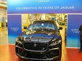 V Solihullu 19. prosince 2025 sjel z výrobní linky poslední Jaguar F-Pace, �ím�...