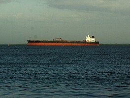 Ropný tanker zakotvený v jeze�e Maracaibo v západní Venezuele. (20. prosince...