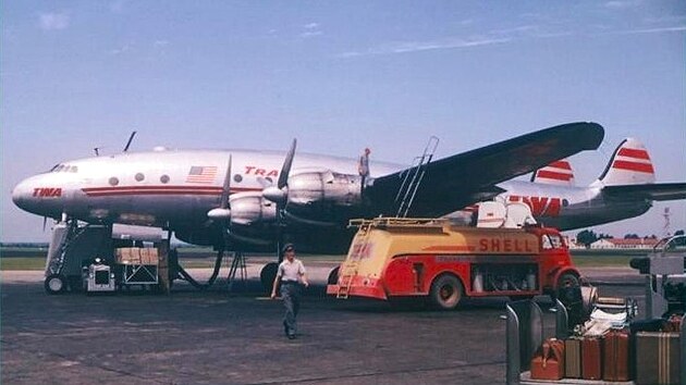 Reklamn� pohlednice TWA s vyobrazen�m Constellationu L-049