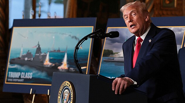 Americk� prezident Donald Trump ve sv�m s�dle Mar-a-Lago na Florid� ozn�mil pl�n na stavbu bitevn�ch lod� nov� t��dy. (22. prosince 2025)