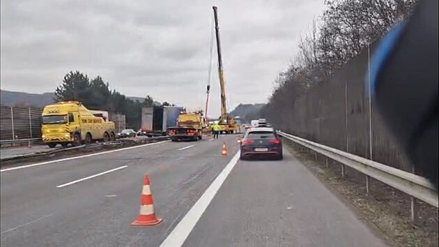 Hromadn� nehoda blokuje provoz na D5. (22. prosince 2025)