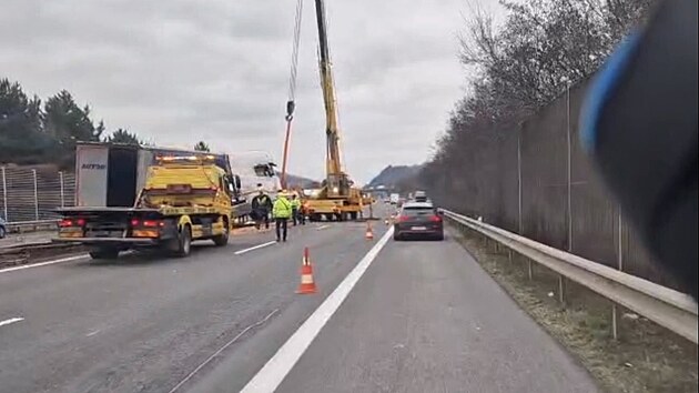 Hromadn� nehoda blokuje provoz na D5. (22. prosince 2025)