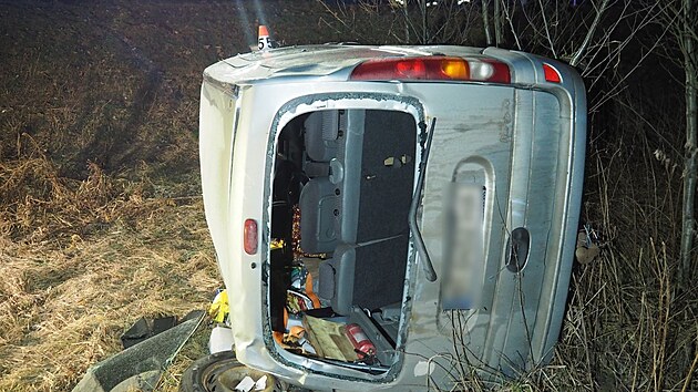 �idi� nezvl�dl n�mrazu a s autem se z��til ze svahu. (27. prosince 2025)