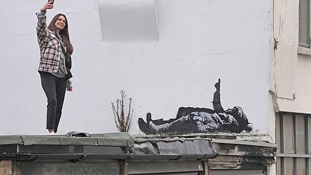 Banksyho d�lo nad gar�emi v Bayswater v Lond�n�. (22. prosince 2025)