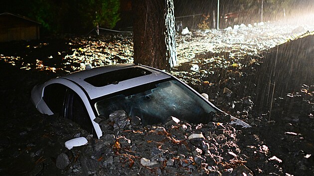 Kalifornii zas�hly bou�ky a siln� de�t�, kter� v n�kter�ch regionech tohoto z�padoamerick�ho pob�e�n�ho st�tu zp�sobily z�plavy. (25. prosince 2025)