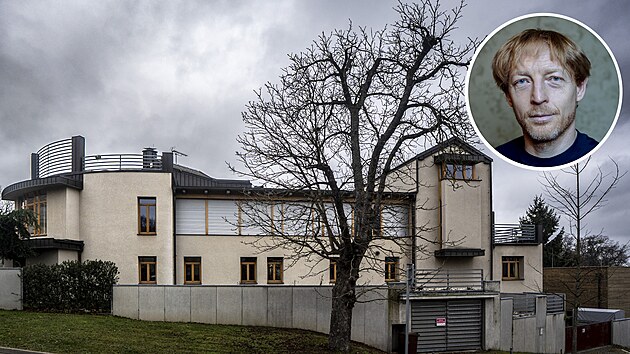 Z�m�r miliard��e Karla Jane�ka vybudovat ve vilov� ��sti soukrom� gymn�zium.