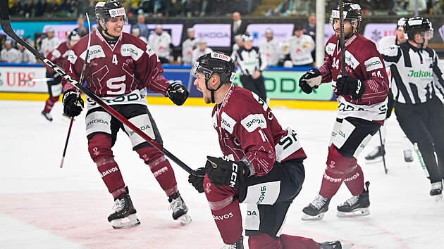 Spar�anský kapitán Filip Chlapík slaví trefu proti Kanad�.