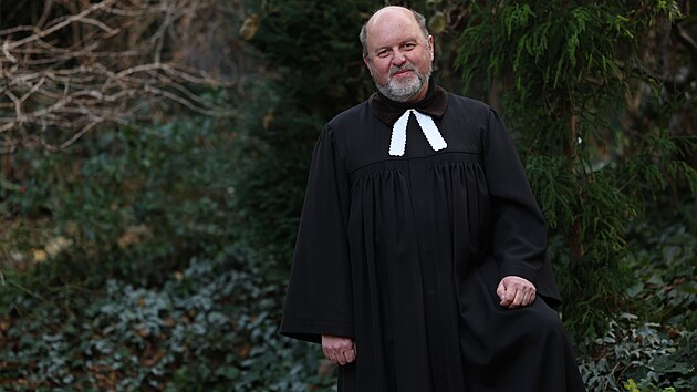 Far�� Pavel Jano��k p�sob� ve V�tkov� na Opavsku, ale je tak� kaplanem st�ediska Diakonie v Ostrav�. Zn�m�m se stal i spolupo��d�n�m experiment�ln�ch bohoslu�eb Hospodin v hospod� v Opav�. (20. prosince 2025)