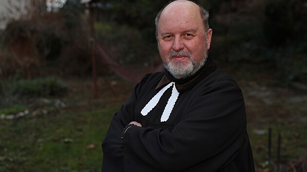 Far�� Pavel Jano��k p�sob� ve V�tkov� na Opavsku, ale je tak� kaplanem st�ediska Diakonie v Ostrav�. Zn�m�m se stal i spolupo��d�n�m experiment�ln�ch bohoslu�eb Hospodin v hospod� v Opav�. (20. prosince 2025)