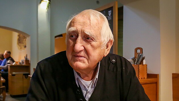 ���dn� velk� pen�ze z toho nebyly. Zbylo mi p�r medail� a dobr� pocit, �e jsem mohl reprezentovat klub nebo �eskoslovensko,� ��k� Ji�� Plecer.