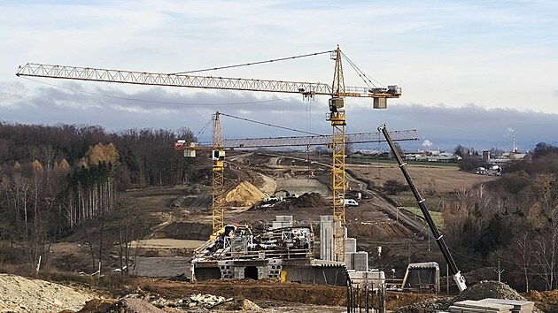 Stavba d�lni�n� estak�dy p�es Kon�insk� potok na trase D�b�nov � Litomy�l (13. listopadu 2025)