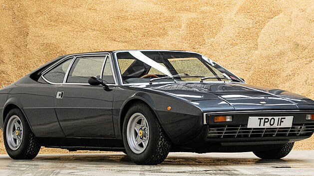 L�skou syna italsk�ho zmrzlin��e, kter� vyr�stal v anglick�m pr�myslov�m m�ste�ku Middlesbrough, byla rychl� auta. Vlastnil i Ferrari Dino 308 GT4.