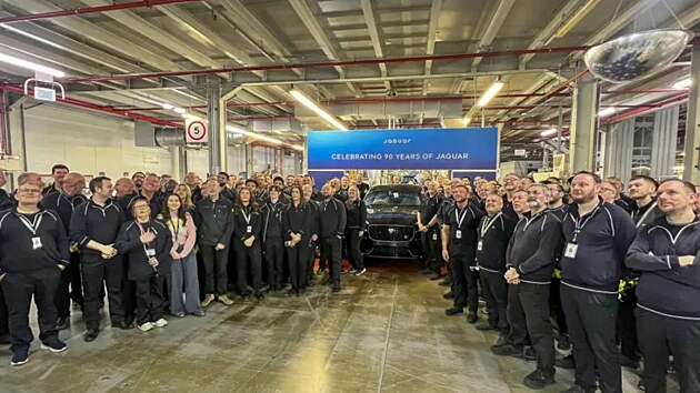 Tento speci�ln� F-Pace nen� ur�en k prodeji, ale stal se sou��st� sb�rky Jaguar Heritage Trust, kter� uchov�v� nejv�znamn�j�� vozidla zna�ky.