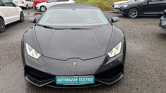 Z�pasn�k Karel �Karlos� V�mola se po obvin�n� z organizovan� drogov� �innosti pravd�podobn� pokou�� zbavit sv�ho luxusn�ho auta Lamborghini Hurac�n. (28. prosince 2025)