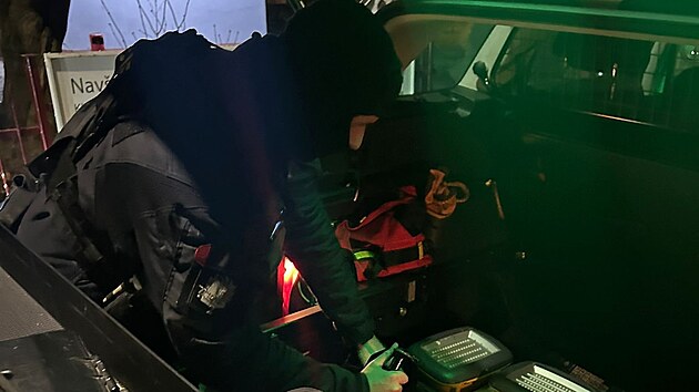 Policist� zasahovali v hotelu v Pardubic�ch, kde podnapil� cizinec vyhro�oval st�elbou. (28. prosince 2025)