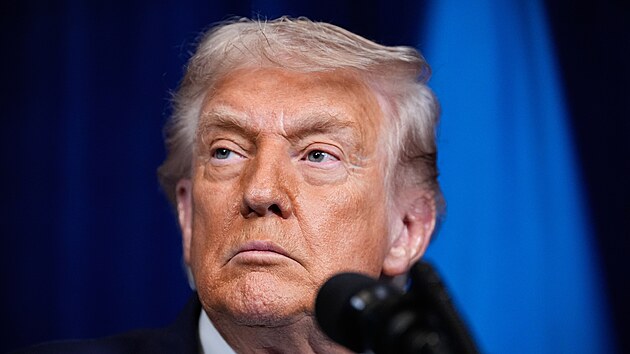 Mo�n� m�rov� dohoda mezi Ruskem a Ukrajinou se podle americk�ho prezidenta Donalda Trumpa po sch�zi s ukrajinsk�m prezidentem Volodymyrem Zelensk�m v�razn� p�ibl�ila. (28. prosince 2025)