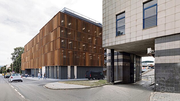 Prvn� soukrom� parkovac� d�m v krajsk�m m�st� Vyso�iny, kter� ve t��d� Legion��� pl�nuje vybudovat jihlavsk� dopravn� spole�nost Icom transport, musel zm�nit sv�j vzhled. Z�rove� se o dva roky posunul term�n jeho dokon�en�. Takto by podle nejnov�j�� vizualizace m�l vypadat.