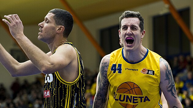 �st� nad Labem, 21. 12. 2025. Basketbalov� liga NBL, Sluneta �st� nad Labem - Opava. Dom�c� kapit�n Ladislav Pecka a jeho euforie.