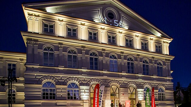 �esk� Bud�jovice, 29.12.2025, slavie, kulturn� d�m, spolkov� d�m, kultura. �esk� Bud�jovice v pond�l� slavnotn� a ��ste�n� otev�ely zcela rekonstruovan� spolkov� d�m Slavie za t�m�� 1 miliardu korun. Kompletn� spu�t�n� provozu je v�ak napl�nov�no a� na l�to p��t�ho roku. Foto: Petr Lund�k, MAFRA