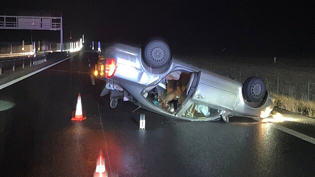 Nehoda tří aut uzavřela dálnici D4 u Písku. Policie hlásí jedno zranění