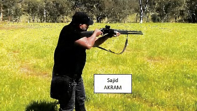 Soud zveřejnil spisy k útoku v Sydney. Střelci cvičili v buši a natočili manifest IS