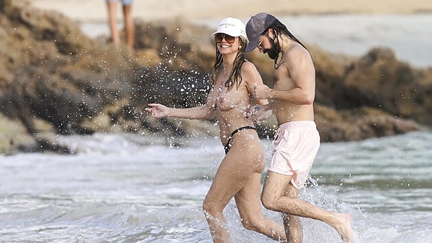 Topmodelka Heidi Klumov� a jej� man�el Tom Kaulitz na dovolen� v Karibiku (Svat� Bartolom�j, 26. prosince 2025)