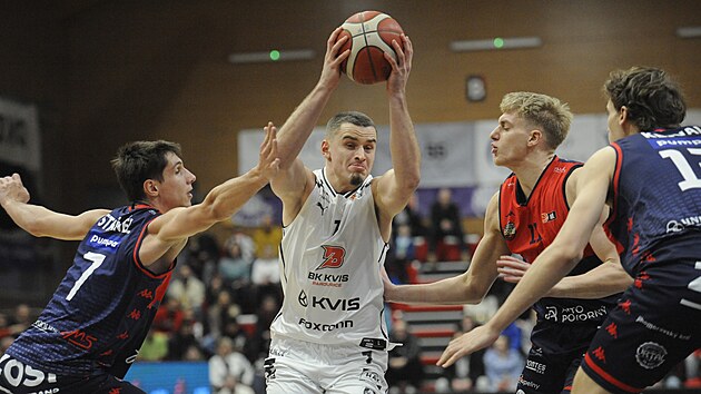 Basketbol: Adam Lukeš Pardubice'deki sözleşmesini uzattı