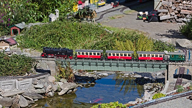 Z nat��en� 154. d�lu �elezni�n�ho magaz�nu POZOR VLAK, �elezni�n� r�j v Doln� Lomn�