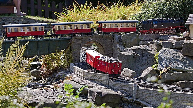 Z nat��en� 154. d�lu �elezni�n�ho magaz�nu POZOR VLAK, �elezni�n� r�j v Doln� Lomn�