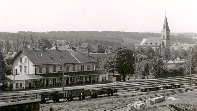 Stanice N��any v 60. letech 20. stolet�. GPS: 49.7147594N, 13.2095117E