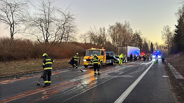 U Byst�ice na Bene�ovsku se srazilo osobn� a n�kladn� auto, silnice je uzav�en�. (28. prosince 2025)